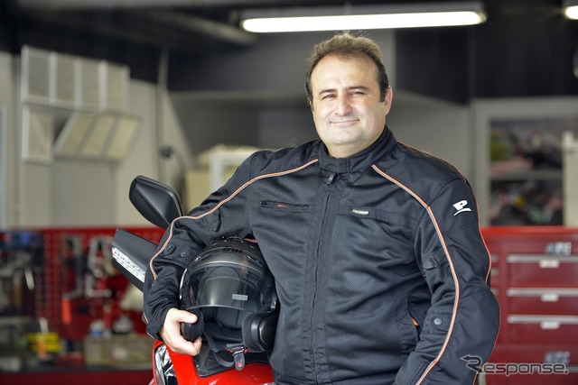熱心なモーターサイクルライダーであるフェウゼィ・ユルドゥルム二輪プロダクト統括GM。
