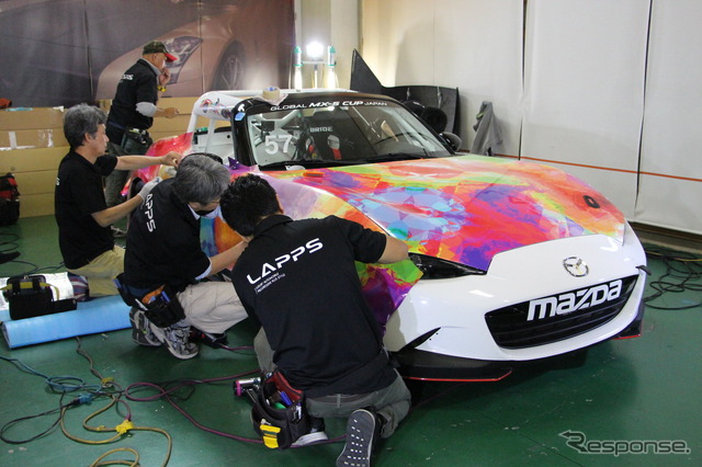 【MX-5カップジャパン 第3戦】レスポンス号、ド派手に大変身!ラッピング施工現場に密着…YMG1