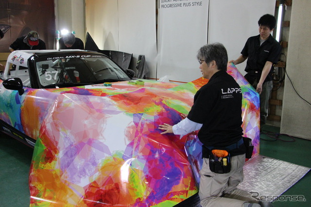 【MX-5カップジャパン 第3戦】レスポンス号、ド派手に大変身!ラッピング施工現場に密着…YMG1
