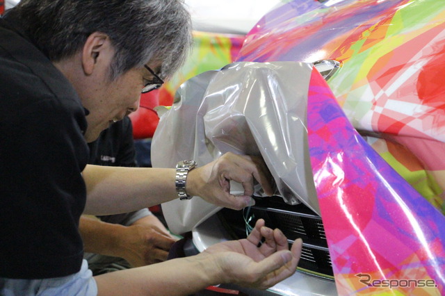 【MX-5カップジャパン 第3戦】レスポンス号、ド派手に大変身!ラッピング施工現場に密着…YMG1