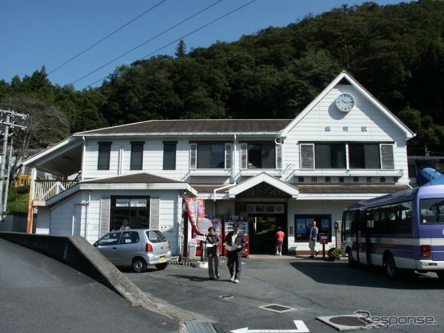 30周年記念式典が開催される、錦川鉄道錦川清流線の終点、錦町駅。