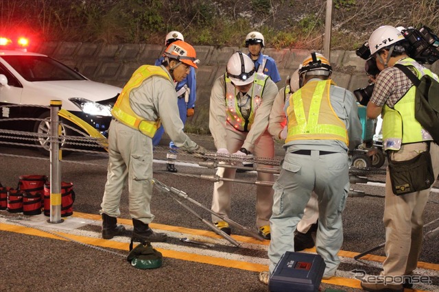 全国初のワイヤロープ事故対応訓練が行われた