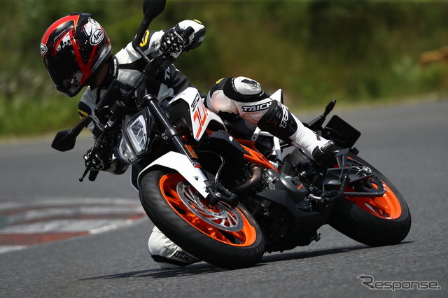 フルモデルチェンジした2017年式 KTM 390デューク