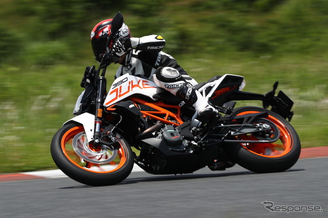 フルモデルチェンジした2017年式 KTM 390デューク