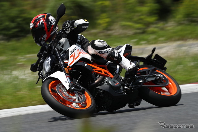 フルモデルチェンジした2017年式 KTM 390デューク