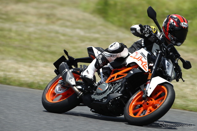 フルモデルチェンジした2017年式 KTM 390デューク