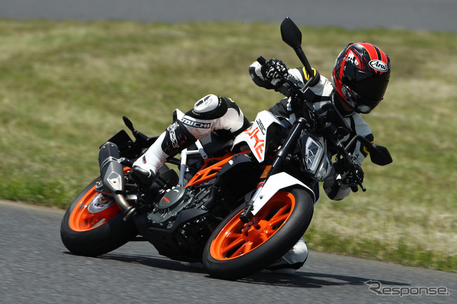 フルモデルチェンジした2017年式 KTM 390デューク