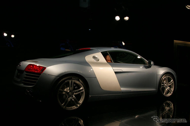 【アウディ R8 日本発表】見間違うことのないサイン