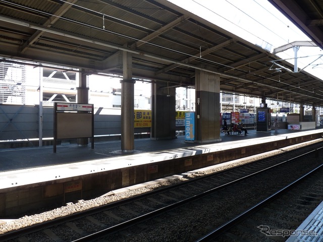 大橋駅のホーム。8月26日のダイヤ改正で全ての特急が停車する。