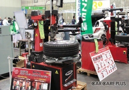 昨年の様子。タイヤチェンジャーなど様々な機工やパーツを展示