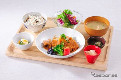 おぼんdeごはん 麦富士豚のすりおろし野菜ソース定食