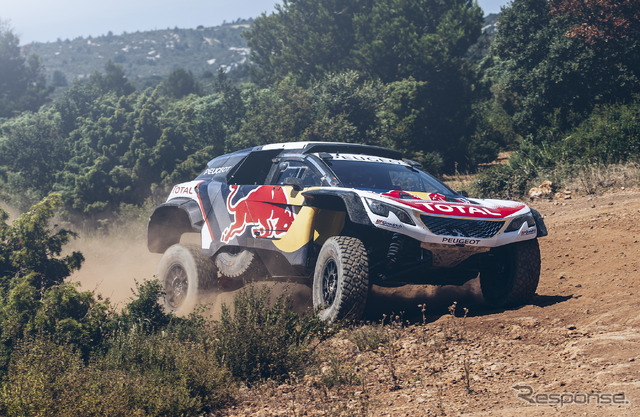 ダカール3連覇に向け、プジョーは「3008DKR Maxi」をスタンバイ(写真はテスト)。