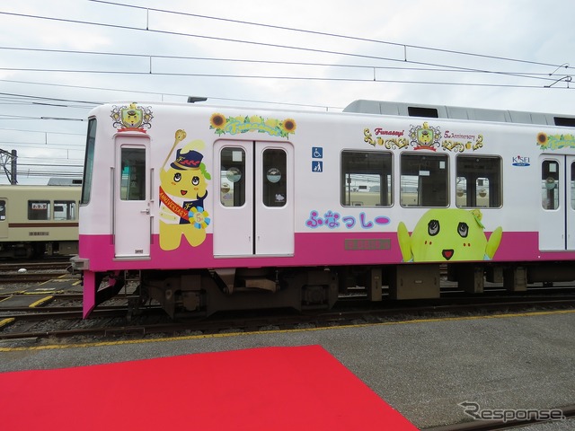 先頭車(8816-6)の車体側面。