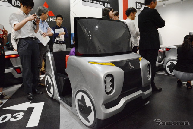 ドライブシミュレーターの筐体は三菱自動車のデザイナーがスタイリングした