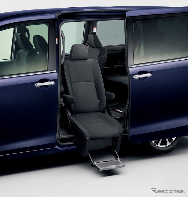トヨタ エスクァイア ウェルキャブ サイドリフトアップチルトシート車 Xi (2WD)