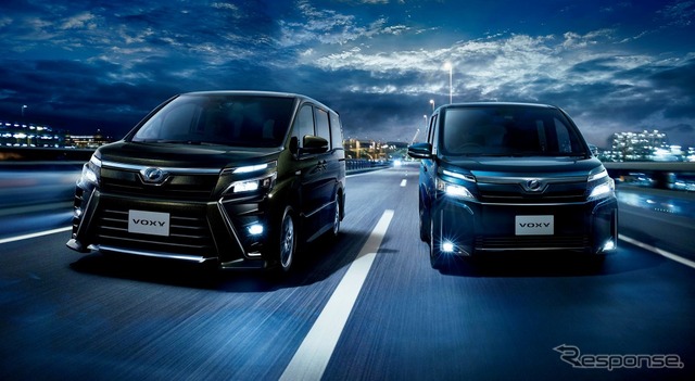 トヨタ ヴォクシー ZS(ハイブリッド車・左)/V(ハイブリッド車)
