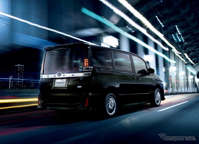 トヨタ ヴォクシー ZS(ハイブリッド車)