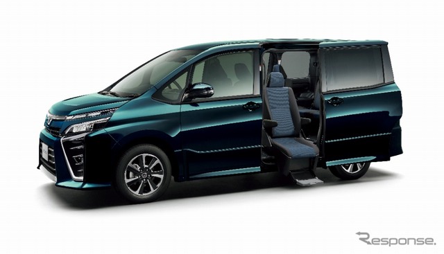 トヨタ ヴォクシー ウェルキャブ サイドリフトアップチルトシート車 ZS(2WD)