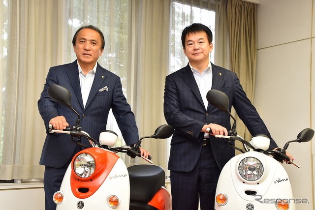 柳弘之ヤマハ発動機代表取締役社長(左)と清水勇人さいたま市長(右)