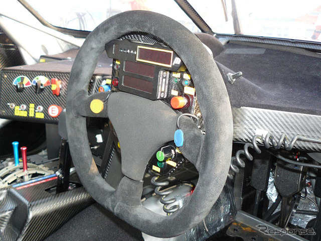 NISMOフェア…MOTUL AUTECH Zの車内を見た