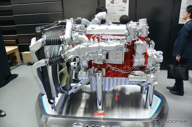 日野自動車 新型プロフィアに搭載の9リットルディーゼルエンジン