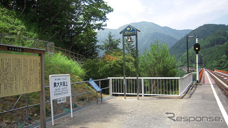 奧大井湖上駅は、千頭駅からアプト区間を越えて到着する10番目の駅。