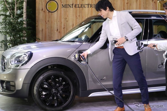 MINI Cooper SE Crossover ALL4発表会