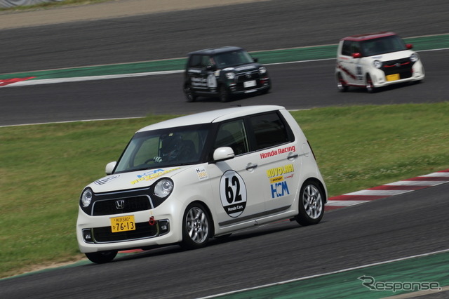 サーキットの場内実行でおなじみのピエール北川アナウンサーがレースに挑戦!
