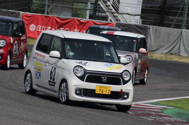 サーキットの場内実行でおなじみのピエール北川アナウンサーがレースに挑戦!