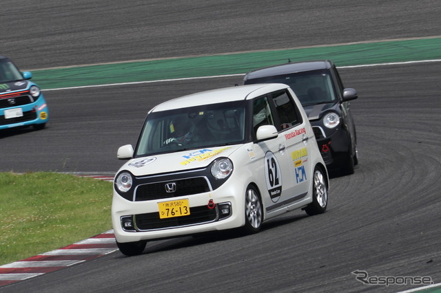 サーキットの場内実行でおなじみのピエール北川アナウンサーがレースに挑戦!