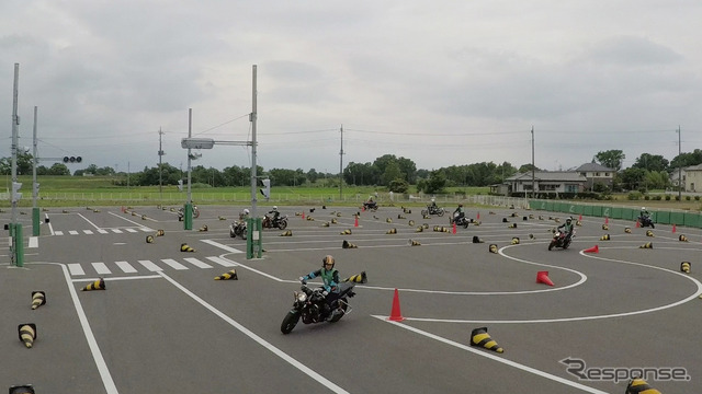 「リターンライダー」レーサー桂伸一がレインボー埼玉で二輪講習に挑戦