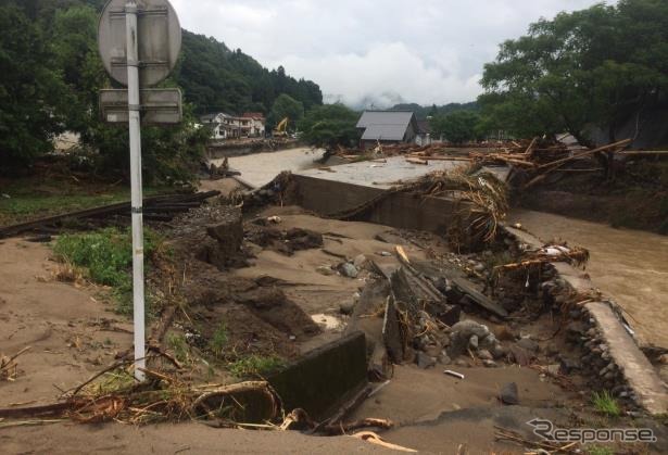 日田彦山線の大行司~宝珠山間。福井橋りょう盛土・軌道が流失した。