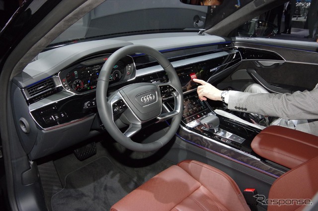 アウディ A8 新型(アウディサミット)
