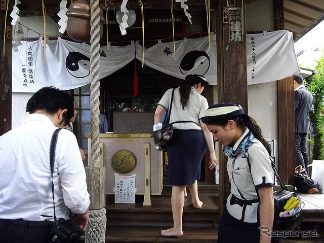 はとバス「怪談バスツアー お祓いの儀式」（東京・新宿、四谷お岩稲荷）