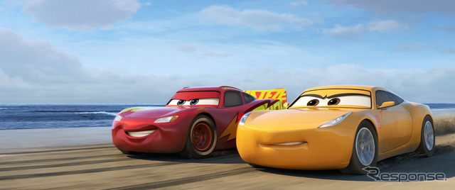 復帰のトレーニングに励むマックィーン(向かって左)とトレーナーのクルーズ。 (C) 2017 Disney/Pixar. All Rights Reserved.