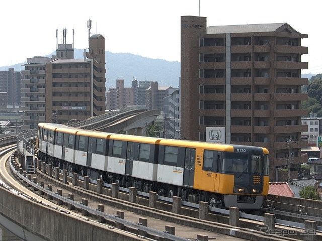 新型車両は現在運用されている車両の更新用として導入される。写真はアストラムラインの6000系。