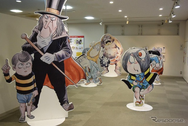 展示室にはさっそく水木しげる作品のキャラクターが。