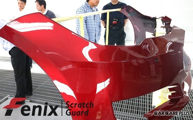 スプレー式のプロテクションフィルム「Fenix Scratch Guard(フェニックス・スクラッチガード)」の講習会