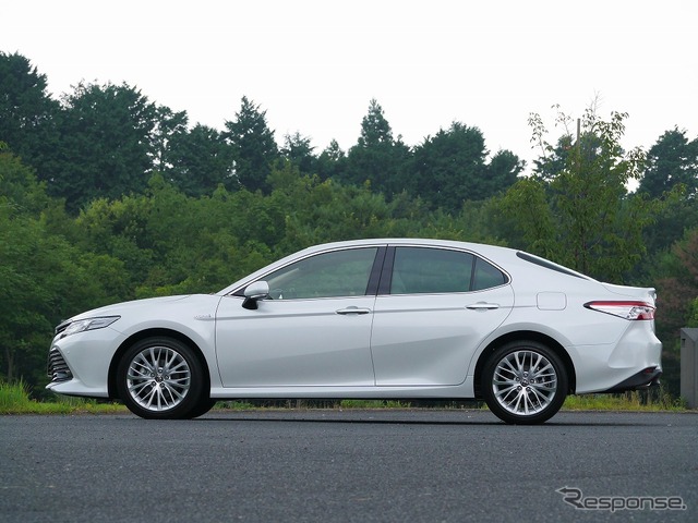 トヨタ カムリ 新型(レザーパッケージ車18インチ)