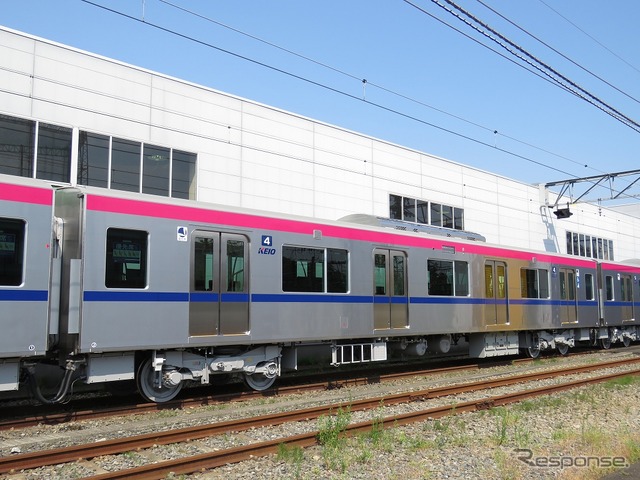 4号車(5581)(T2):モーターなどを搭載していない付随車。