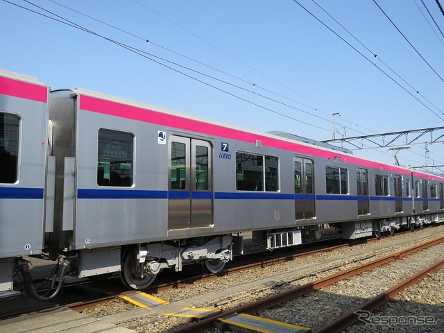 7号車(5531)(T1):モーターなどを搭載していない付随車。
