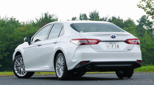 トヨタ カムリ 新型(レザーパッケージ車18インチ)