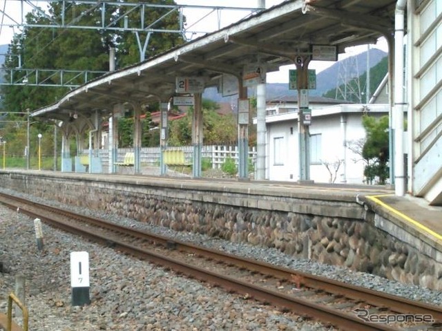 砥川橋りょうのほかにも昭和初期に建設されたプラットホームやホームの上屋などが登録有形文化財に登録される。