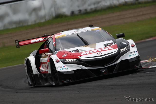 GT500クラス予選5位の#16 NSX。