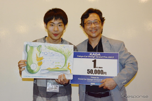 1位となった佐藤太亮さん(左)とリチャード・チャン会長