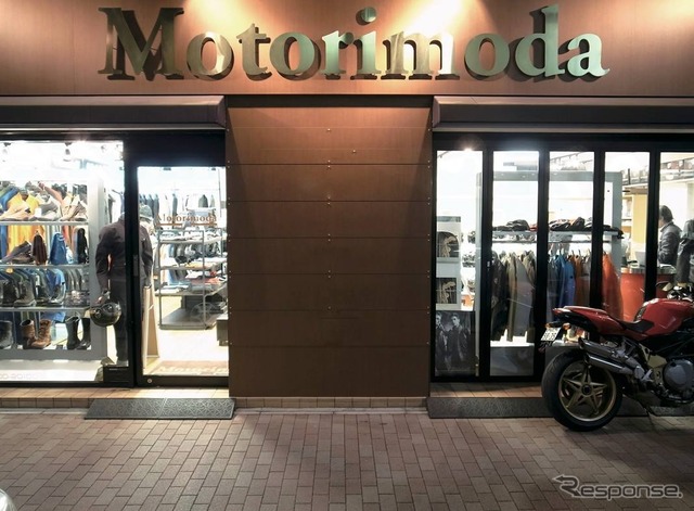 今回は初のバイク用物件ということで、モトーリモーダとのコラボ御レーションだ。保管ではなくバイクを愛でる場所に!（初のライダーズ物件を手掛けるガレントに意気込みを聞く。）