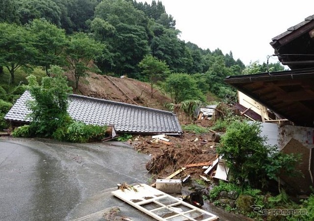 日田彦山線の代行バスは7月31日から大行司~日田間で運転されることが決まった。写真は駅舎が倒壊した日田彦山線の大行司駅。