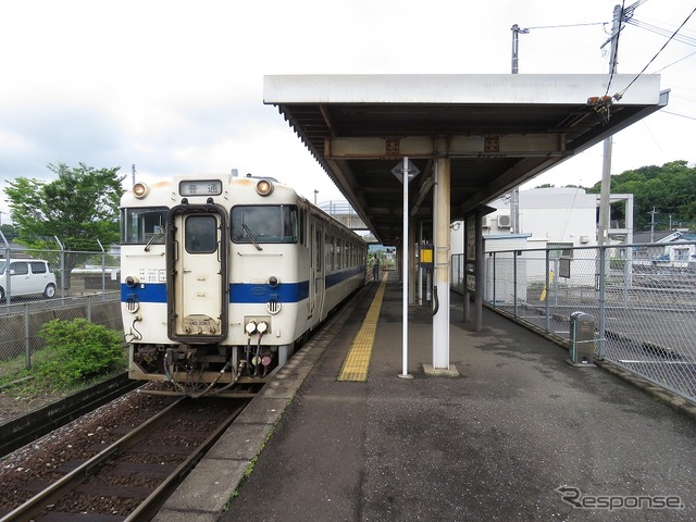 日豊本線への乗入れ区間を含む小倉~添田間も一部の列車が運休している。写真は豊前川崎駅。