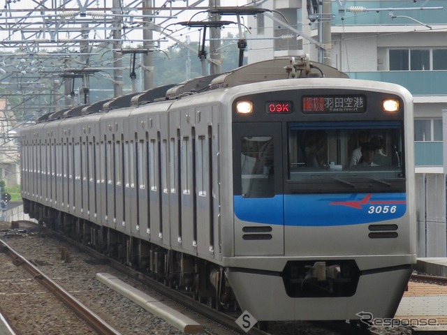 北総鉄道は新柴又駅の発車メロディに「男はつらいよ」テーマ曲を導入する。写真は北総鉄道の電車。