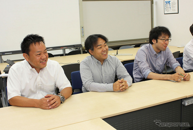 左から、技術開発本部 ハードウェア開発部 新規構造開発G 主査 島田弘志さん、技術開発本部 ハードウェア開発部 新規回路開発G 佐藤卓哉さん、技術開発本部 ハードウェア開発部 新規回路開発G 大津建幸さん。
